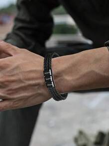 LICVIC 1 szt. Spersonalizowana bransoletka dla ojca z imionami. Niestandardowe imię grawerowane. Chłopięce plecione bransoletki ze skóry. Prezent urodzinowy dla taty, męża, dziadka i chłopaka. Niestandardowe bransoletki z imionami dla chłopca z 1-7 grawerowanymi imionami. Spersonalizowana pleciona bransoletka ze skóry. Wielofunkcyjna, ozdobna, z literami, stylowa, nowoczesna, kolorowa, słodka, urocza, codzienna, spersonalizowana, unikatowa, spersonalizowana. Idealny prezent dla niego, idealny prezent dla niej, moda na powrót do szkoły. - Czarne - Zobacz 3