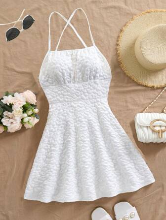 浪漫 V 领露背镂空纹理提花吊带裙，适合约会、度假、淑女风格