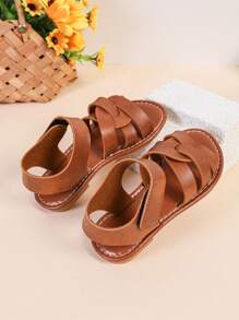 1 Pair Toddler/Little Girls' Brown PU Woven Strap Hook And Loop Closed Toe Flat Sandals, Fashionable & Cute Design, Suitable For 3-15 Years Old Girls, Daily Casual Wear, Spring/Summer New Arrival