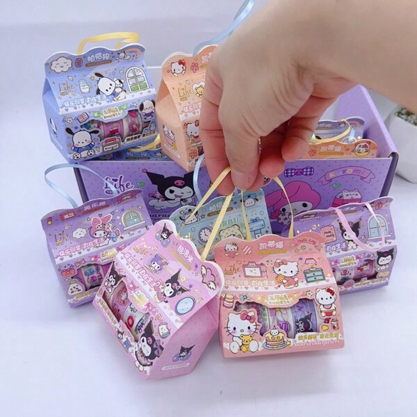 Sanrio 1 Box Of Sanrio Kuromi 5-In-1 Paper Tape, Parcha Dog Big Ear Dog DIY Material Sticker, Meileti Handbag Sticker, Cartoon Handbag Sticker Tape, Small Gift Box, Children's Girl Reward Gift, Paper Handbag Sticker, Drawing Paper Tape, Student Creative DIY Tape