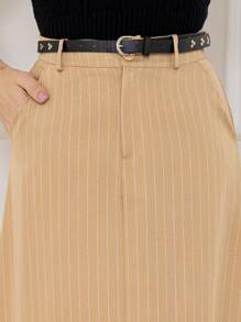 Imported Women's Skirts For The Lower Body With Button Collar, Zipper And Belt-Out. This Is Striped And Can Be Matched With A Suit. There Are Triangular Studs On The Belt. The Belt Is A Thin Strip. The Whole Looks Gentle And Elegant. The Model Number Is VF24011. This Style Is The Popular Skirt Of An Internet Celebrity - 卡其色 - 查看 4
