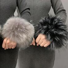 Faux Fox Fur Cuffs Arm Warmer Winter Plush Windproof Women Wrist Cuff Sleeves Gloves Pompom Bracelet Wristband Sleeves Accessory