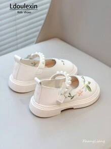 Nuovi mocassini eleganti da ragazza in pelle ricamata con dettagli di perle, scarpe casual da principessa versatili per uso quotidiano