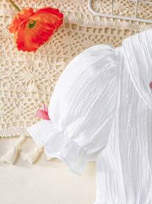 2 件装女婴荷叶边领泡泡袖上衣和花卉边短裤套装，适合春夏户外