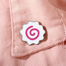 卡通鱼饼珐琅胸针 定制拉面装饰胸针 挂件 翻领徽章 包包徽章 珠宝礼物 圣诞胸针 衣服包包挂件 学校韩流背包教师用品包包挂件 可爱办公配件 衬衫夹克 万圣节秋冬配件，适合青少年、青年、男士、休闲、户外、运动、度假、毕业礼物、生日、日常佩戴 衣服胸针 趣味教师礼物 男士礼物 包包胸针 - 彩色 - 查看 5