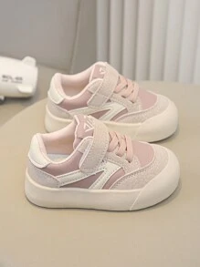 1 paire de chaussures de sport pour filles 2025 Nouvelles chaussures pour enfants au printemps Semelle souple Respirant Chaussures décontractées douces pour les filles Bébé Chaussures de plateau pour le printemps et l'automne
