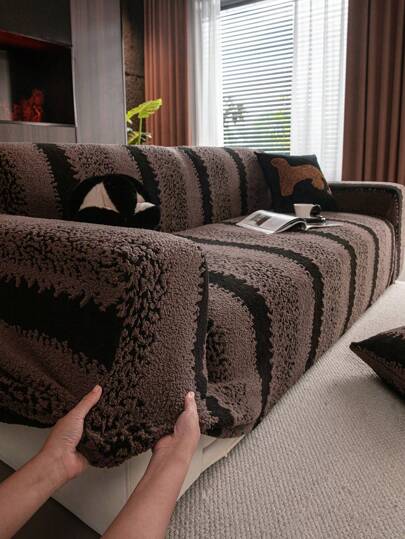 1 件双色提花毛绒沙发套，松紧腰部柔软温暖冬季沙发套，宠物友好型防水防滑，适合单人/双人沙发/3 人座/4 人座沙发，包括配套靠垫套