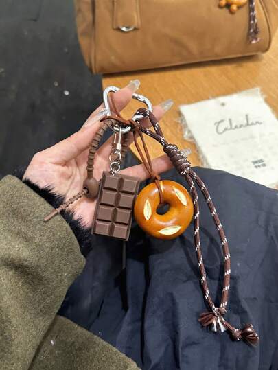 Yogodlns قلاده مفتاح علقة حقيبة ديكور قلادة دمية إبداعية من حبل النايلون، وأجزاء اكسسوارات الحقيبة متعددة العناصر الخبز الصغير القرمشي ، شوكولاتة، مزينة بحبل براندة جميلة