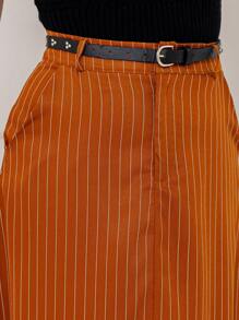 Imported Women's Skirts For The Lower Body With Button Collar, Zipper And Belt-Out. This Is Striped And Can Be Matched With A Suit. There Are Triangular Studs On The Belt. The Belt Is A Thin Strip. The Whole Looks Gentle And Elegant. The Model Number Is VF24011. This Style Is The Popular Skirt Of An Internet Celebrity - 焦糖色 - 查看 4