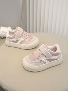 1 paire de chaussures de sport pour filles 2025 Nouvelles chaussures pour enfants au printemps Semelle souple Respirant Chaussures décontractées douces pour les filles Bébé Chaussures de plateau pour le printemps et l'automne