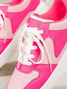 Tênis da moda feminina, sapatos de skate de sola grossa com cadarço rosa, sapatos de caminhada confortáveis e respiráveis de cano baixo com patchwork colorido