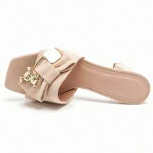 Schuhe mit Absatz und Schleifen-Dekoration und Accessoire - Beige - Übersicht 4
