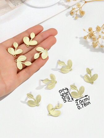 8 pièces Boucles d'oreilles clous en alliage géométrique doré, accessoires de bijouterie DIY, pièces géométriques électroplaquées en en gros