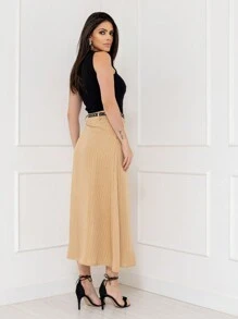 Imported Women's Skirts For The Lower Body With Button Collar, Zipper And Belt-Out. This Is Striped And Can Be Matched With A Suit. There Are Triangular Studs On The Belt. The Belt Is A Thin Strip. The Whole Looks Gentle And Elegant. The Model Number Is VF24011. This Style Is The Popular Skirt Of An Internet Celebrity - 卡其色 - 查看 5