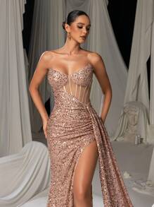 Faeriesty 优雅女士无肩带心形领口闪亮礼服，侧边垂褶高开衩设计，适合红毯、盛大晚宴、婚礼及奢华派对，也适合婚宴、化装舞会、神秘花园派对、正式晚宴、黑领结活动、毕业典礼及生日派对等场合，是春季和夏季的理想之选。 - 卡其色 - 查看 6