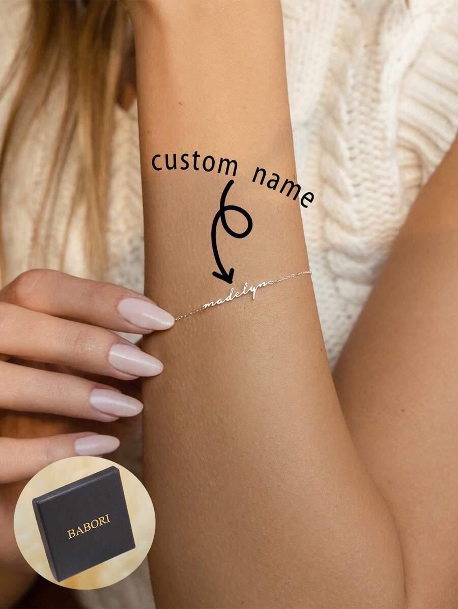 女士定制名字手链不锈钢链个性化时尚珠宝最佳礼物时尚、秋季时尚、简约、简单、休闲、老钱、可爱、足球妈妈定制、个性化、独特送给女朋友、妈妈、家人、朋友、女儿的理想礼物,周年纪念日、情人节、母亲节、休闲、定制、个性化、独特、送给他的理想礼物、送给她、她、男朋友、女朋友、爸爸、妈妈、家人、朋友的理想礼物、周年纪念日、生日、毕业典礼、舞会、派对、女士珠宝 - 銀色 - 查看 1