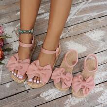1 Paar Mädchen Sandalen mit doppelter Lage und Schleife, elastischem Riemendesign, weich und bequem, dicke und leichte Sohle, geeignet für 3-14 Jahre, Sommer, Outdoor, Strand, Urlaub, passend zur Größe der Mutter