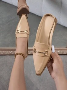 Damskie modne buty typu "szpiczasty nosek", pantofle i klapki, buty na imprezę i wydarzenia