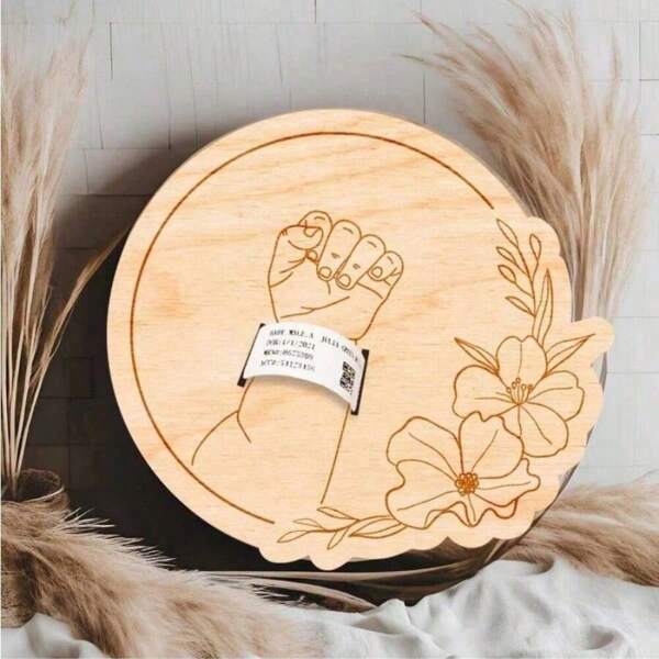 Wooden Baby Birth Bracelet Keepsake Plaque Engraved Disc Birth Sign Gift For New Parents Baby Shower Easter Gift Sthings For Girls/Boys
