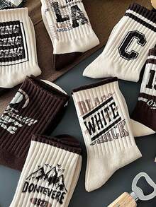 8 paires de chaussettes d'équipage pour hommes noires et blanches, avec lettres et rayures. Tendance, polyvalentes, douces et confortables, anti-humidité - Blanc - Voir 3