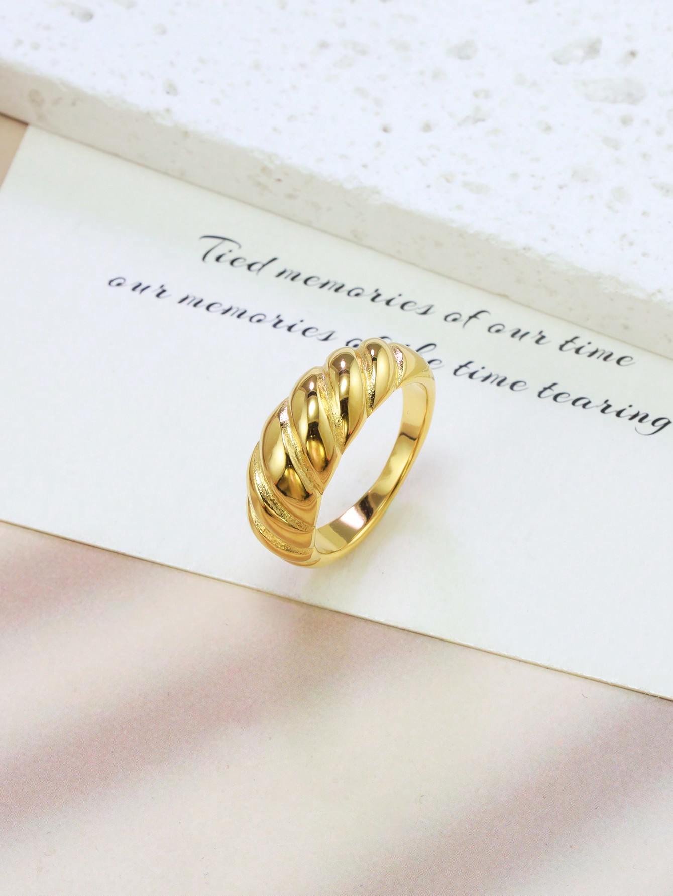 Stainless steel twist ring