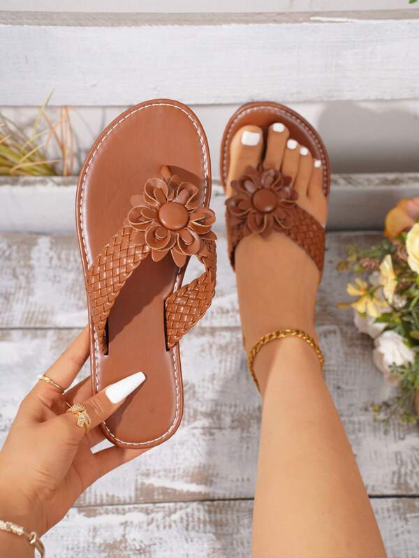 Plus Size Women's Fashionable Versatile Flat Non-Slip Breathable Brown Floral Decorated Comfortable Soft Bottom Beach Sandals