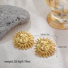1 par de pendientes de botón con adornos de corazón, mariposa, sol, luna, estrella de mar y flor hueca de aleación de zinc con tono dorado de moda para mujeres