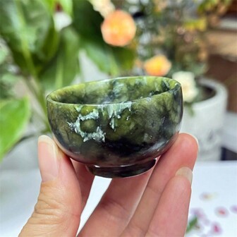 1pc Natural Jade Wine Cup, Quartz Crystal Bowl, Crystal Tea Cup, Home Decor, Mineral Specimen, Crystal Collection, Crystal Healing, Valentine's Day Gift, Spiritual Energy Healing, Random Color Crystal Gift