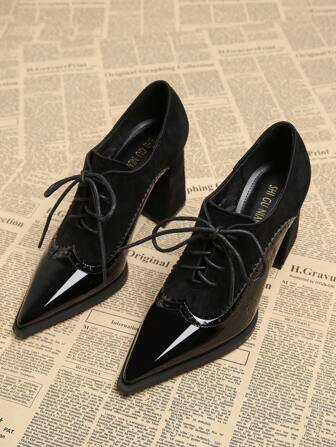 Zapatos de tacón alto de punta fina y escote bajo, nuevos para la primavera 2025, elegantes y minimalistas para mujer, en estilo Oxford con cordones, broches de color negro y tacón grueso