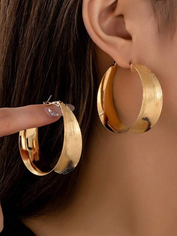1pair Fashionable Exaggerated Metallic Textured Large Hoop Earrings, Suitable For Daily Life And Vacation