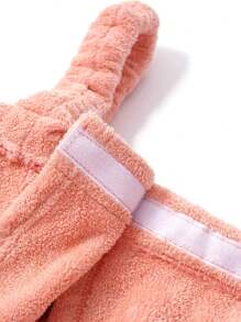 SHEIN X Milania Coral Velvet Solid Color Hook And Loop Bathrobe + Shower Cap, Fashionable Item, Super Soft & Absorbent, Skin-Friendly, Romantic Style, Suitable For Couples, Ideal For Home, Bathroom, Gym, Hotel, Essential For Daily Use, Great Gift For Valentine's Day Or Mother's Day