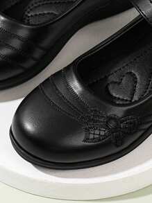 1 par de zapatos planos bordados simples para niñas para uso diario