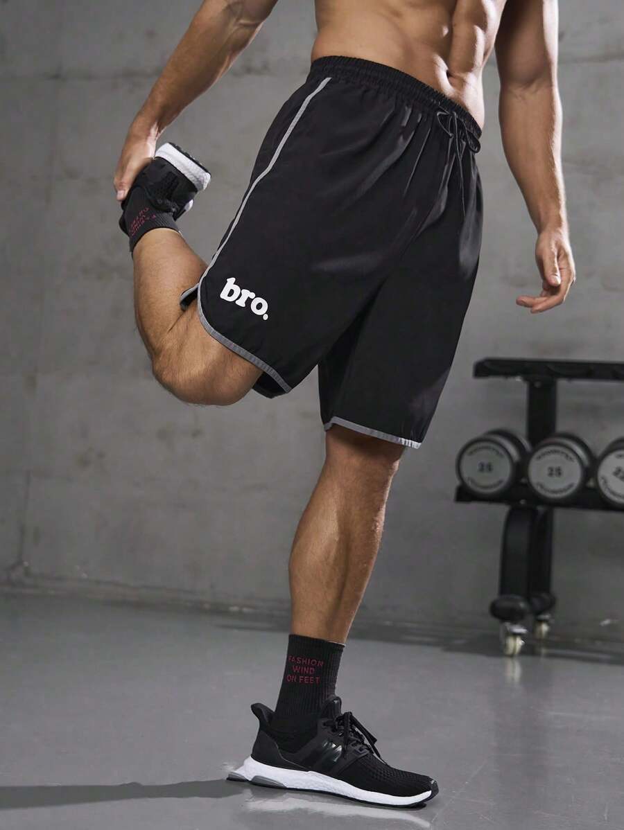 Pantalones cortos versátiles para hombre, diseño de dobladillo de secado rápido para maratón, gimnasio, baloncesto, entrenamiento de atletismo, ligeros para el verano - Negro - Ver 1