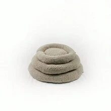 Cama de perro en forma de dona de peluche ultra suave - Base antideslizante, colchoneta de sueño acogedora para razas pequeñas y medianas