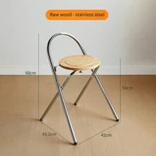 Une chaise de dossier pliable en acier inoxydable et rotin, simple et de luxe léger pour petit appartement. Tabouret de salle à manger pratique