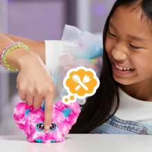 Hasbro Furby Furblets Dah-Tee Mini Friend，45+ 种声音，乡村音乐，只会说 Furbish，适合男孩和女孩的电子毛绒玩具，互动宠物，粉色波尔卡圆点，6 岁以上 - 8 - 查看 2