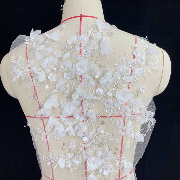 1pc Embroidered 3D Crystal Sequin Floral Lace Fabric Applique Patch, Front Chest & Back Decorative, Handmade DIY Hot Selling Material, White Versatile Fabric, Suitable For Birthday Party, Stage, And Crafting Hobbies (Emblem, Stickers)