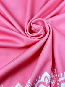 Đầm trễ vai cỡ lớn với chi tiết khung tròn - Chất liệu pha polyester và elastane, có thể giặt máy - Hoàn hảo cho mùa xuân/hè, kiểu dáng thường ngày, màu hồng thanh lịch. - Hồng - Xem 3