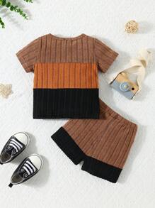 幼儿男童 2 件套罗纹字母印花拼色短袖上衣和短裤套装