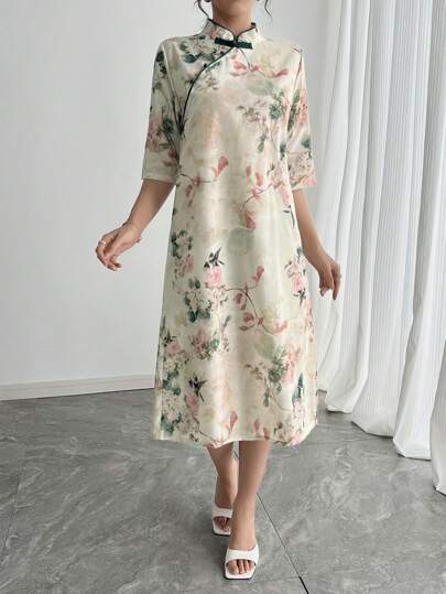 女式旗袍式花卉印花中长连衣裙，下摆开衩，优雅中袖中长旗袍