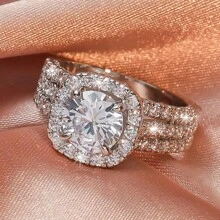 Inel lat la modă, încrustat cu pietre de zirconiu sintetice strălucitoare, accesoriu de petrecere orbitor, inel perfect pentru petrecerile de cocktail pentru femei