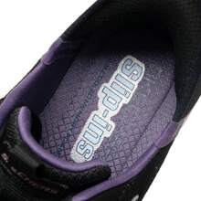 Skechers 女士套脚运动鞋，轻便舒适，透气记忆海绵鞋垫，休闲鞋，适合日常、户外、旅行，款式 150480-BKPR - 黑色 - 查看 10