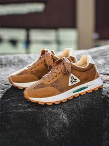 新款低帮系带休闲鞋，百搭厚底运动鞋，皮革鞋面，时尚，适合青少年男孩，极具吸引力的校园运动休闲鞋