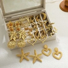 1 par de pendientes de botón con adornos de corazón, mariposa, sol, luna, estrella de mar y flor hueca de aleación de zinc con tono dorado de moda para mujeres