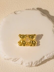 Um par de brincos de urso de pelúcia de metal texturizado galvanizado CCB, elegantes e versáteis para qualquer ocasião, adequados como presente de Dia das Mães