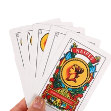 一副100%塑料材质的50张西班牙语扑克牌，装在塑料盒中，尺寸为6.2*9.5英寸。适合家庭聚会、娱乐、游戏、派对等场合，防水、可水洗，墨西哥风格，趣味十足，创意无限。可作为情人节礼物、新年游戏、婚礼游戏等。 - 白色 - 查看 1