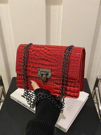 女士新款迷你复古时尚单肩包 鳄鱼纹包 金属链条轻便简约斜挎包 商务休闲方包 酒红色包包 适合办公、通勤、商务、日常使用
