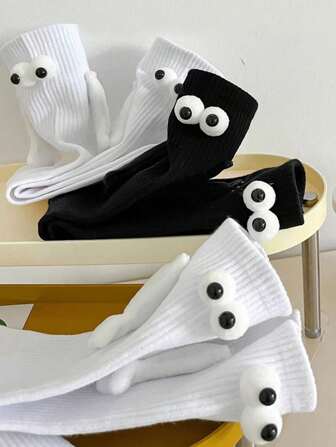 1/2 Pairs Couple's Fashionable Mid-Calf Magnet Attraction Hand In Hand Funny Socks With Creative 3D Big Eyes Design,Suitable For Couples, Friends, And Family Holiday Party, Valentine's Day Gift,School And Daily Wear All Seasons Christmas Gift