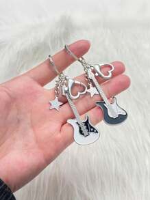 吉他吊坠包饰、钥匙扣，心形扣环，节日、生日、情人节的理想礼物