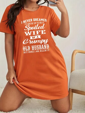 1 pieza Vestido casual para mujer de talla grande, camisón con estampado de lema, manga corta, cuello redondo